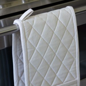 closeup of the quilt stitching on a double oven mitt