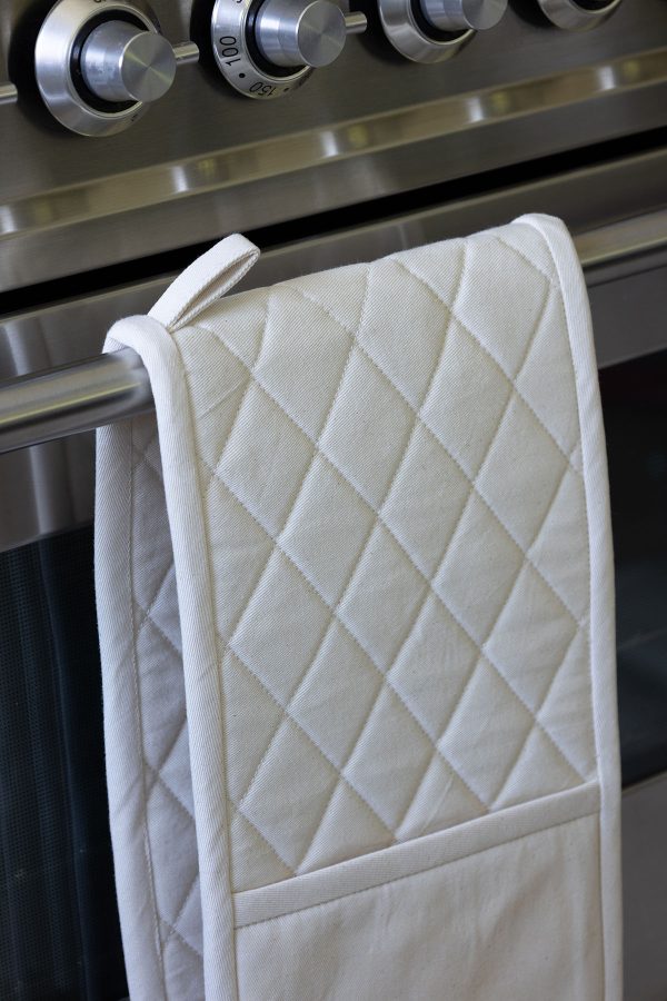 closeup of the quilt stitching on a double oven mitt